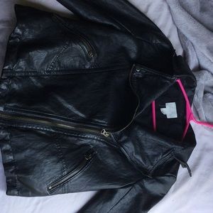 BLACK LEATHER JACKET